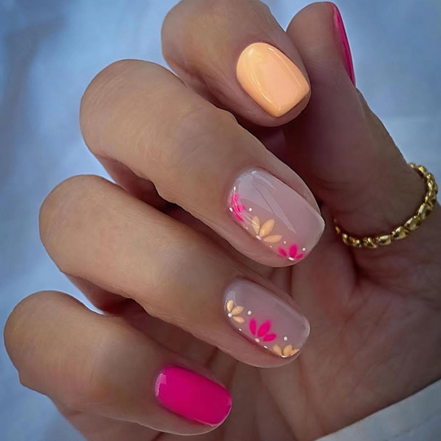 Press on Nails Short Flower Square Fake Nails Nude Acrylic Nails Full Cover False Nails with Floral Designs Summer Stick on Nails Flower Glue on Nails Glossy Artificial Nails for Women DIY Manicure