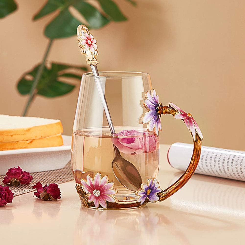 Whether you prefer delicate porcelain or sturdy stoneware, we have the perfect tea cup to elevate your tea-drinking experience