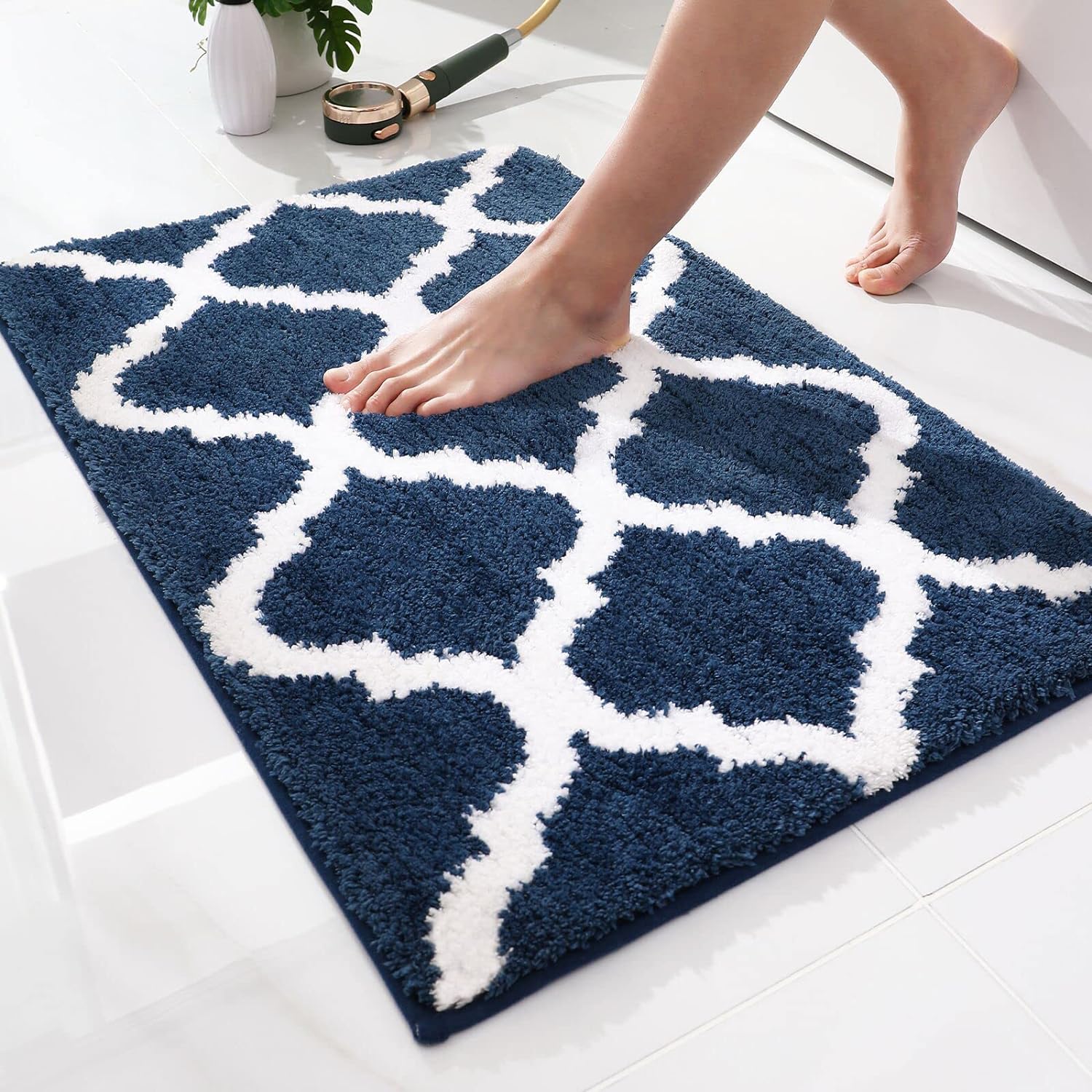 OLANLY Bathroom Rugs 24x16, Soft and Absorbent Microfiber Bath Rugs, Non-Slip Shaggy Shower Carpet, Machine Wash Dry, Bath Mats for Bathroom Floor, Tub and Shower, Navy