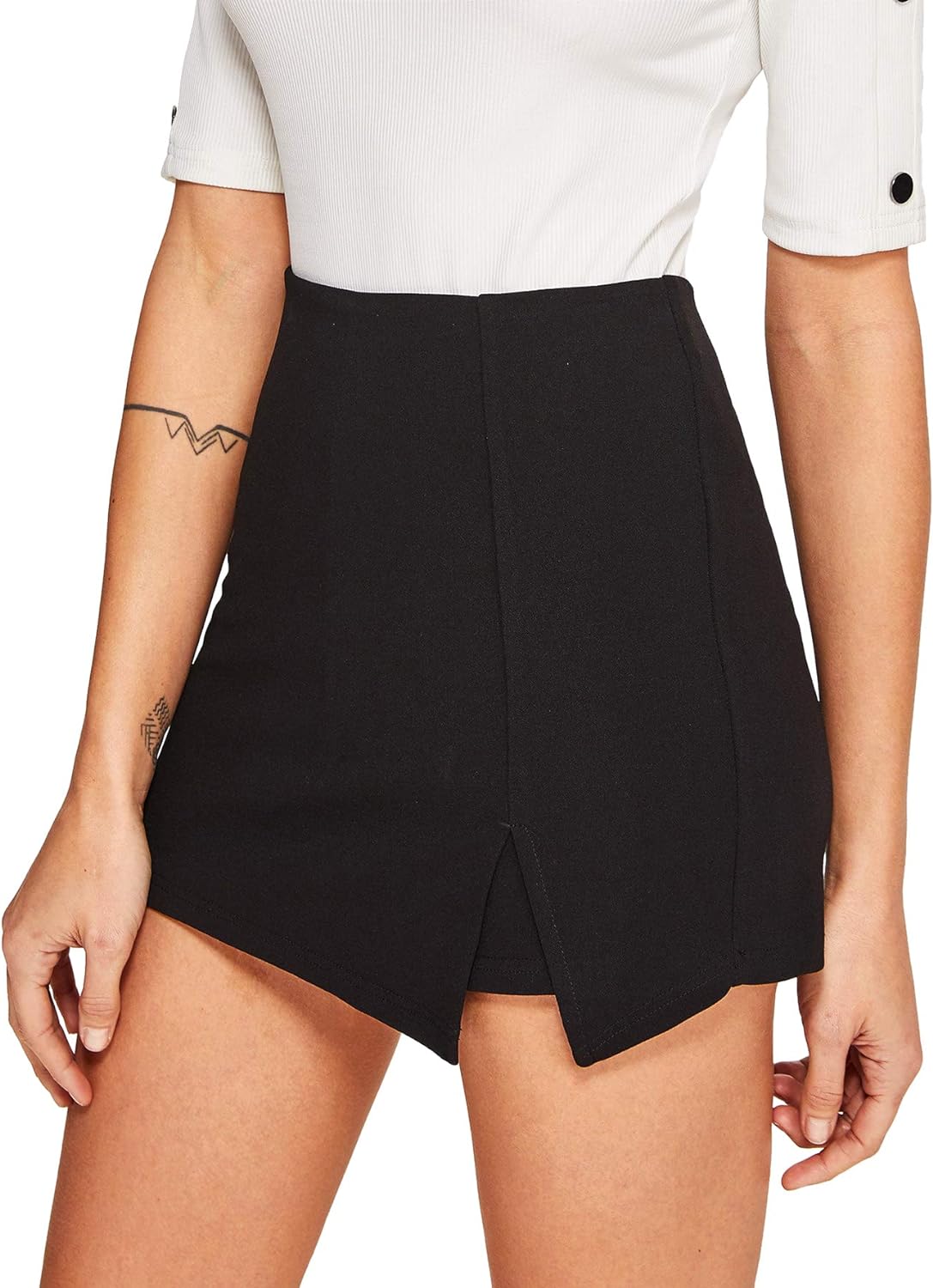 WDIRARA Women' Contrast Binding Knot Side Mid Waist Asymmetrical Skirt Shorts