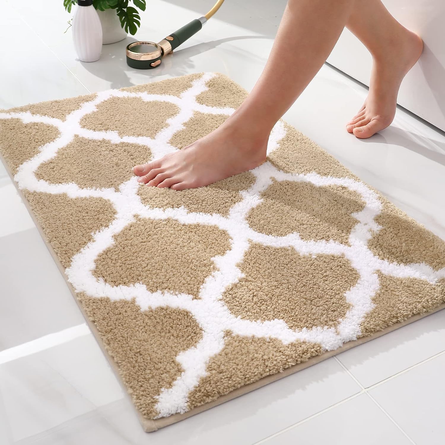 OLANLY Bathroom Rugs 24x16, Soft and Absorbent Microfiber Bath Rugs, Non-Slip Shaggy Shower Carpet, Machine Wash Dry, Bath Mats for Bathroom Floor, Tub and Shower, Beige