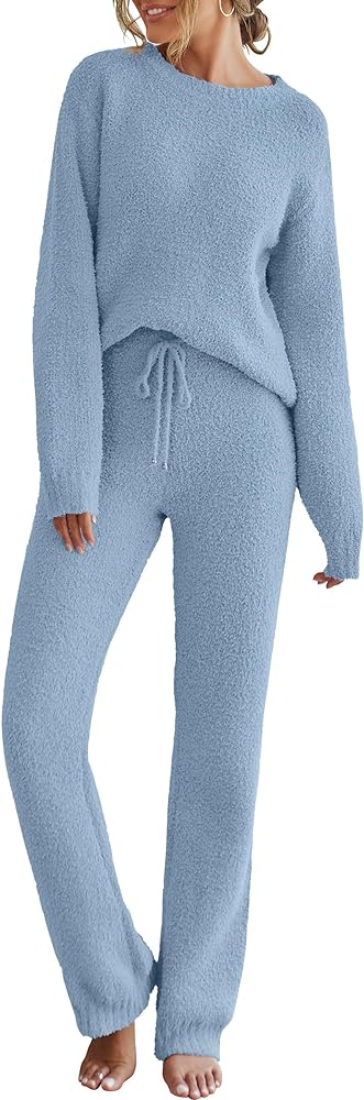 One of the softest, coziest loungewear sets I have ever owned. This set is very well made and holds up well in the wash( delicate cold water gentle dry). No peeling, no shedding and is a great set to wear not only around the house but is thick and warm enough to be worn as a casual set for running errands in the cold weather. Definitely a dupe for many high end brands that cost much more. Ill be getting this in multiple colors because I love the look and feel of this set.