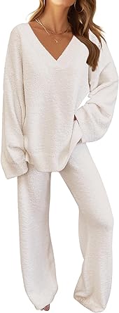 OMG.. this is the most comfy item that I have ever purchased. Looks fantastic on and is unbelievable soft and cozy. I bought 2 and will be buying more.