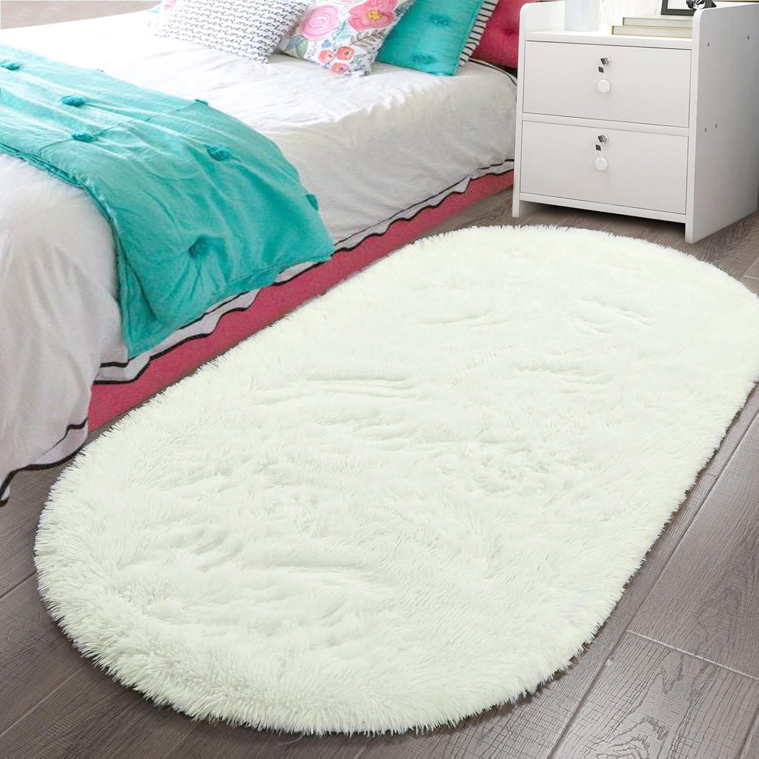 LOCHAS Fluffy Gream Bedroom Rug 2.6 x 5.3 Feet, Shaggy Area Rugs for Bedroom Bedside Girls Kids Room, Soft Oval Throw Rugs Carpets for Living Room Home Decor