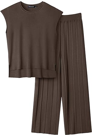 This looks so expensive and is very comfortable.  I love the set so much ordered this in brown. Fits perfectly,  5'2 130lbs ordered a small. The material is very soft.Order this I guarantee you will love itPerfect!!!!Kat