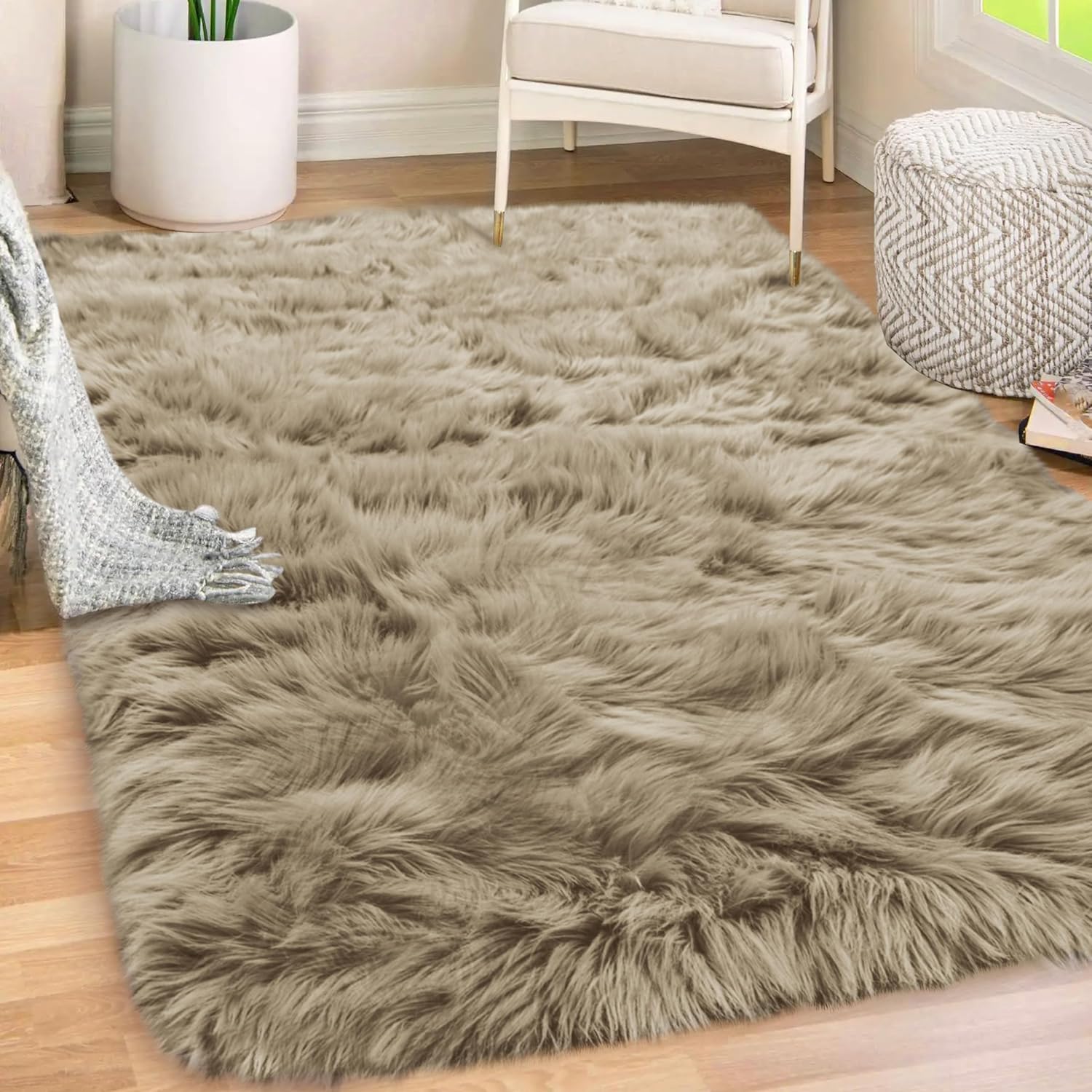 Gorilla Grip Fluffy Faux Fur Rug, 4x6, Machine Washable Soft Furry Area Rugs, Rubber Backing, Plush Floor Carpets for Baby Nursery, Bedroom, Living Room Shag Carpet, Luxury Home Decor, Beige